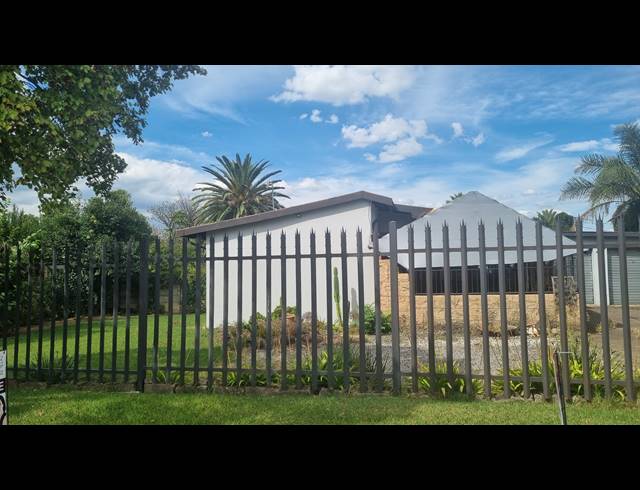 3 BEDROOM FREEHOLD FOR SALE IN ARBORPARK